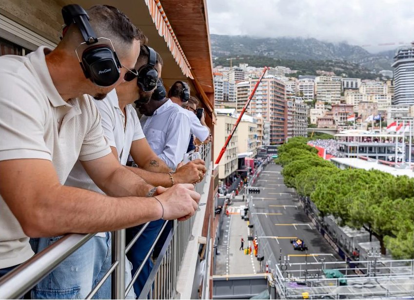 Invités au balcon face au circuit du Grand Prix de Monaco