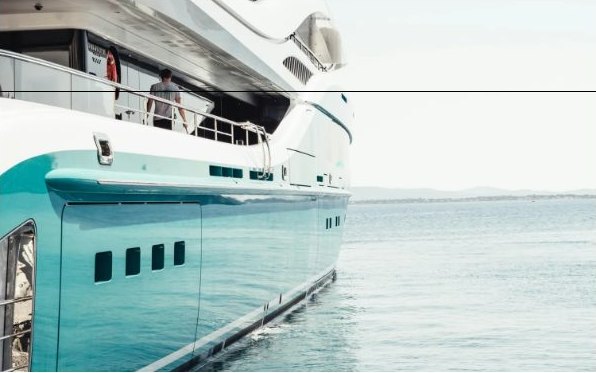 Yacht en Méditerranée