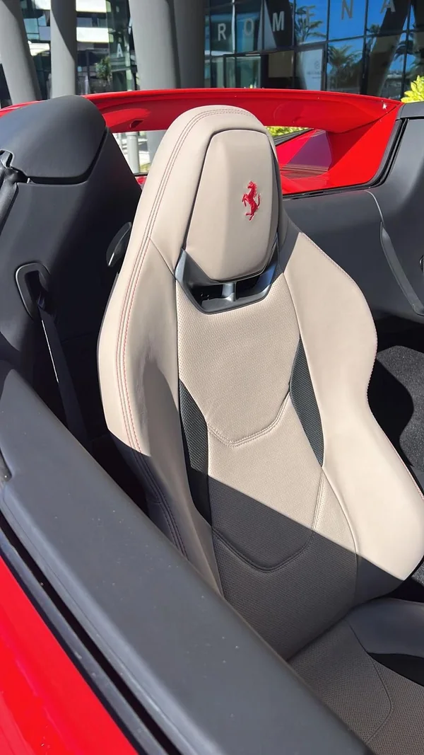 Lederausstattung eines Ferrari Cabriolets